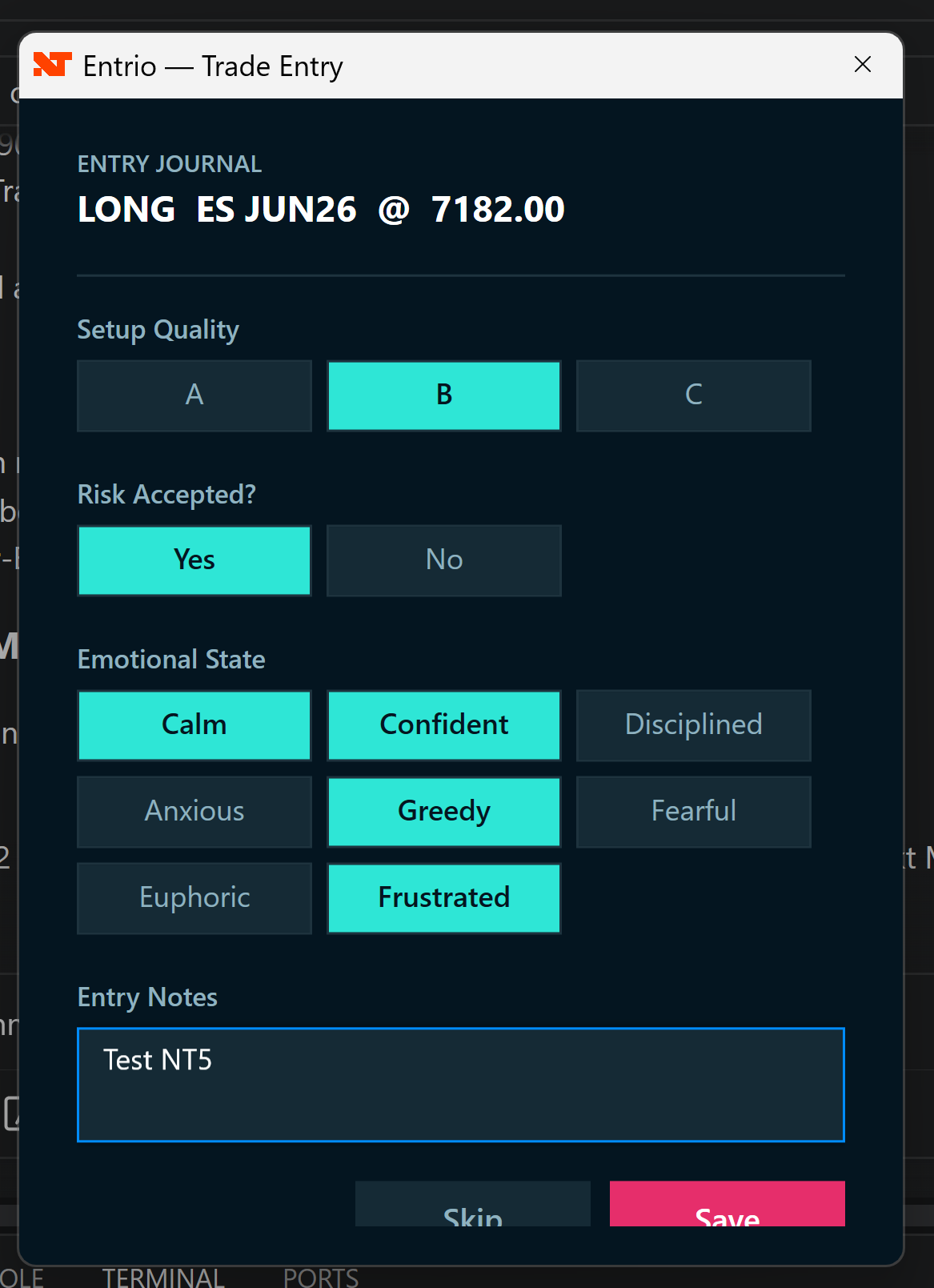 Das Entry-Panel in NinjaTrader: Setup-Qualität, Risiko akzeptiert, Emotionen, Notiz. Ein WPF-Fenster ohne XAML, vollständig aus C#-Code aufgebaut.